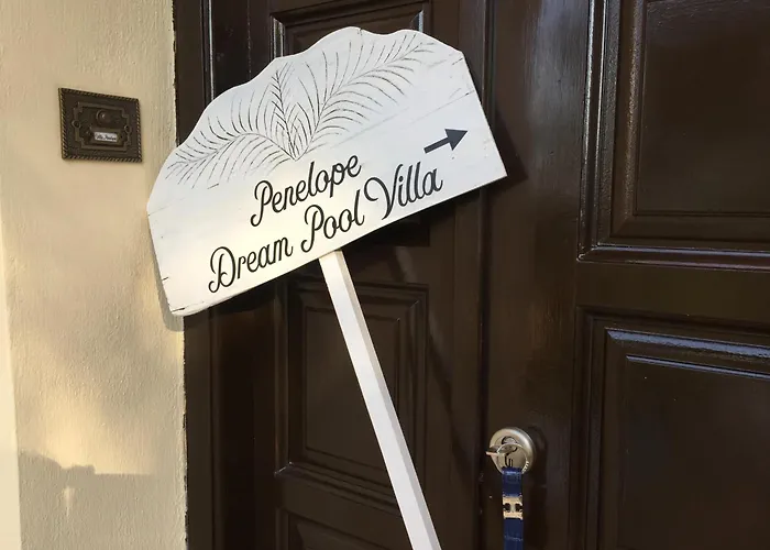 Penelope Dream Pool Minia